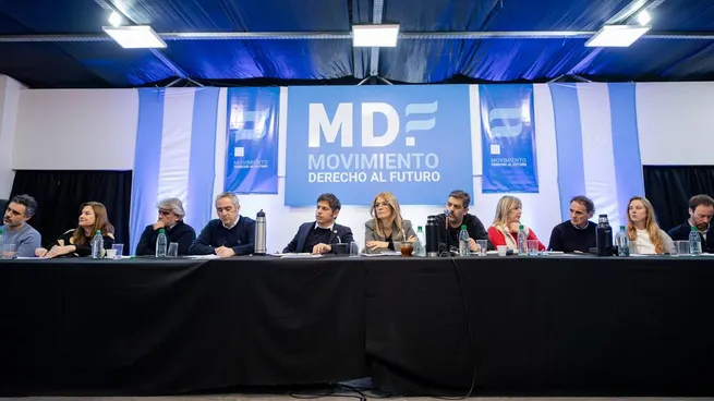 Kicillof reunió a su espacio, llamó a evitar las provocaciones y apuntó contra Milei