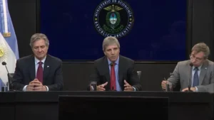 Luis Caputo anunció que se usarán fondos de ANSES para impulsar créditos hipotecarios