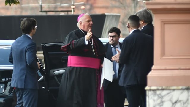 Milei recibió al nuevo nuncio apostólico del Vaticano en la Casa Rosada