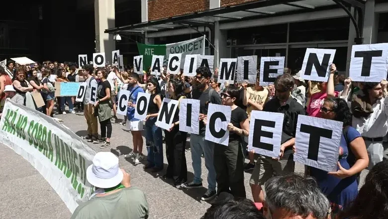 Crisis en el sistema científico: drástica reducción en las becas posdoctorales del Conicet