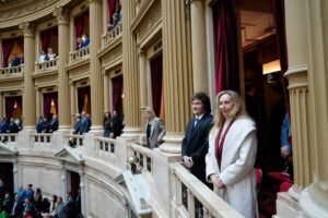 Milei reunió a diputados y senadores libertarios para relanzar la agenda legislativa tras la salida de Adorni