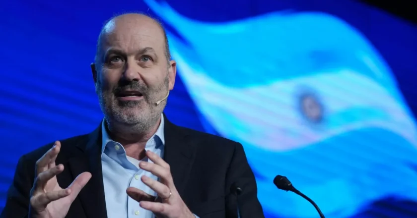 Sturzenegger impulsa una reforma para profundizar la desregulación de la economía