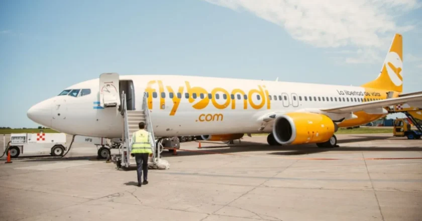 Flybondi suma nueve días sin actividad y el Gobierno todavía le permite vender pasajes