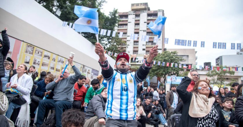 El comercio cambia sus horarios por el partido de Argentina en el Mundial