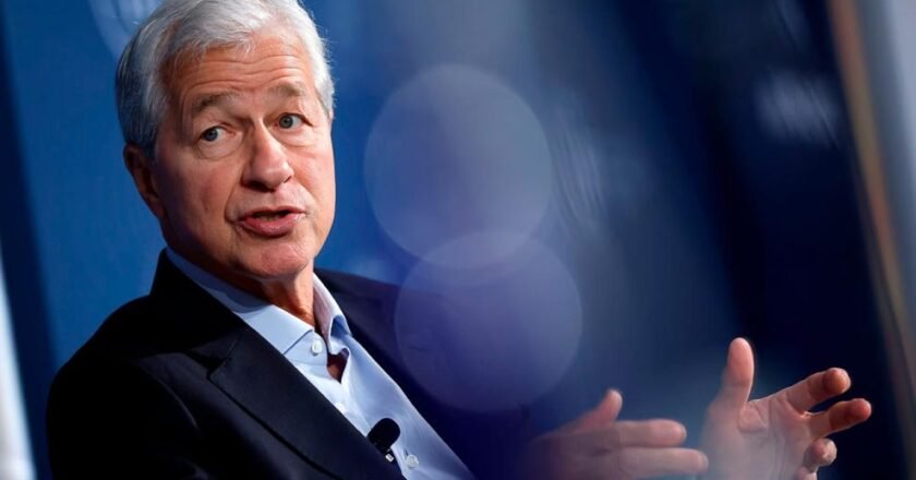 El CEO del J.P. Morgan encendió las alarmas por Mythos, la IA que Anthropic no libera al público: “Es un problema real”