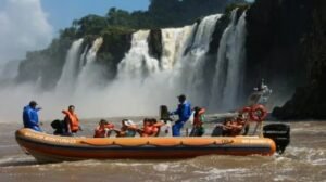Una lancha volcó en las Cataratas del Iguazú y murió un turista holandés