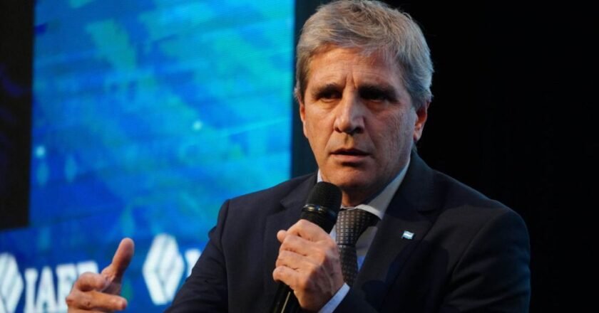 Caputo anunciará este lunes el plan financiero con proyección hasta 2027