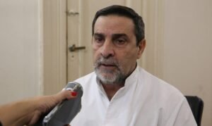 Internaron de urgencia al ministro Medina Ruiz tras sufrir un malestar a la madrugada