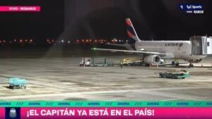 Messi llegó al país y pasará unos días con su familia en Rosario