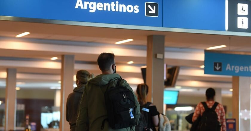 El Gobierno prohibirá el ingreso a extranjeros que promuevan “mensajes de odio” contra la Argentina