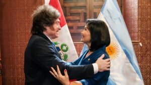 Milei se reunió en Lima con Keiko Fujimori previo a la asunción presidencial