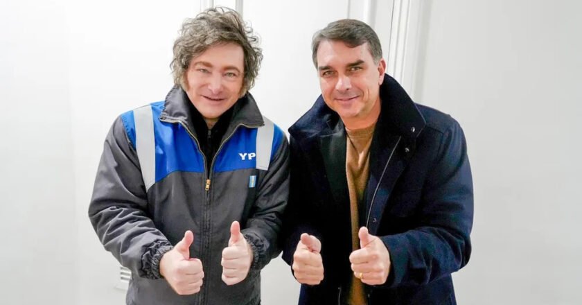 Milei viajará esta noche a Brasil para apoyar la candidatura de Flávio Bolsonaro, rival de Lula