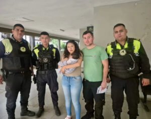 Policías de la Patrulla Motorizada le salvaron la vida a un bebé de un mes mediante RCP