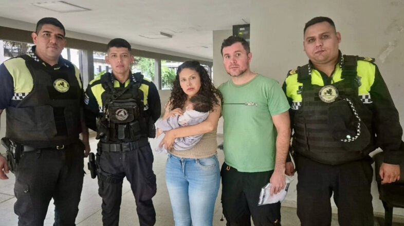 Policías de la Patrulla Motorizada le salvaron la vida a un bebé de un mes mediante RCP