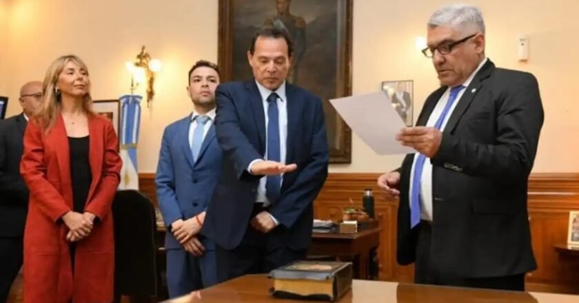 Eduardo Cobos asumió en el Ersept y prometió revisar los aumentos de las boletas de luz: “Está mal y vamos a reverlo”