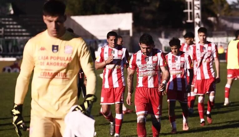 San Martín dejó escapar un partido que tenía controlado y cayó 2-1 ante Nueva Chicago