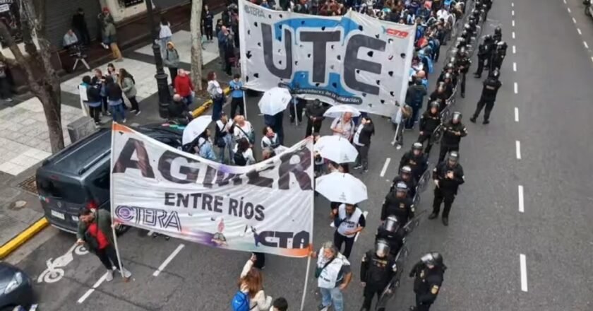 Rige el paro docente en Tucumán y todo el país: CTERA reclama paritarias y el Gobierno controla el cumplimiento del servicio mínimo