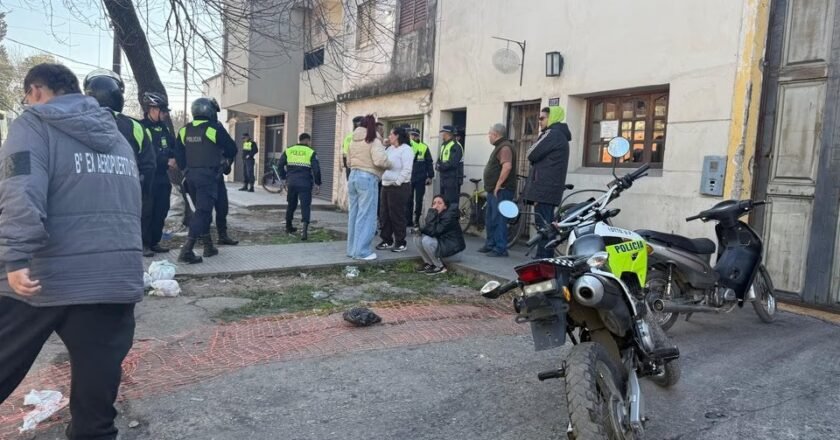 Hallaron muertos a un hombre y su hijo de 7 años en una vivienda de calle Entre Ríos