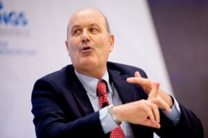 Sturzenegger reconoció la caída del empleo formal y apuntó al crecimiento del monotributo