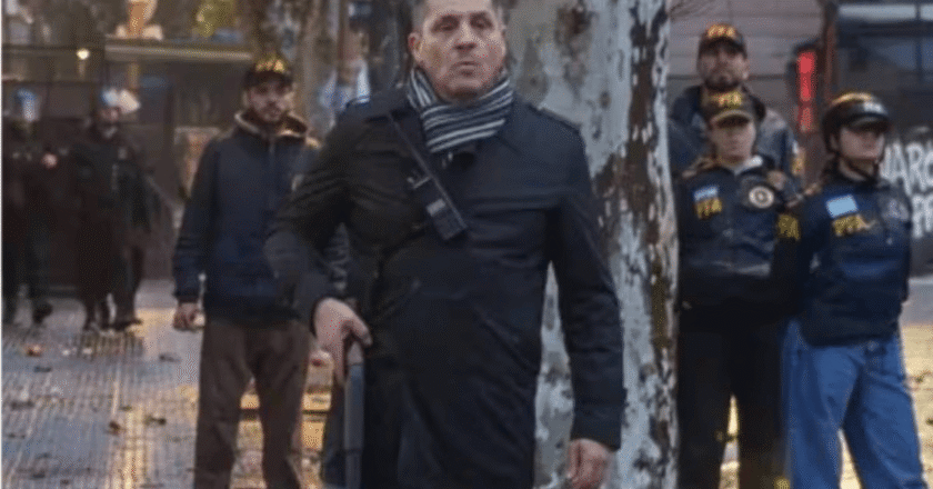 Piden explicaciones al Gobierno por agentes de civil armados durante la marcha al Congreso