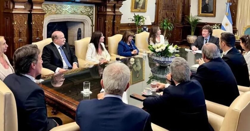 Milei convoca al Gabinete y el Congreso pone el foco en la reforma del Banco Central