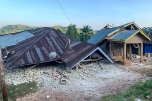 Un terremoto de magnitud 7,7 sacudió la costa de Indonesia y dejó al menos 47 muertos