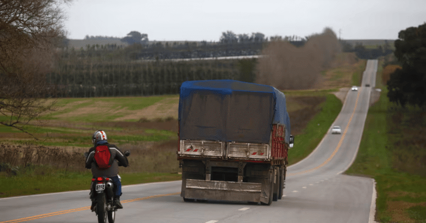 El Gobierno recaudó $1,5 billón para rutas, pero ejecutó apenas una cuarta parte