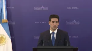 Cambios en el Gobierno: estudian reemplazar al vocero y reducir sus apariciones ante la prensa