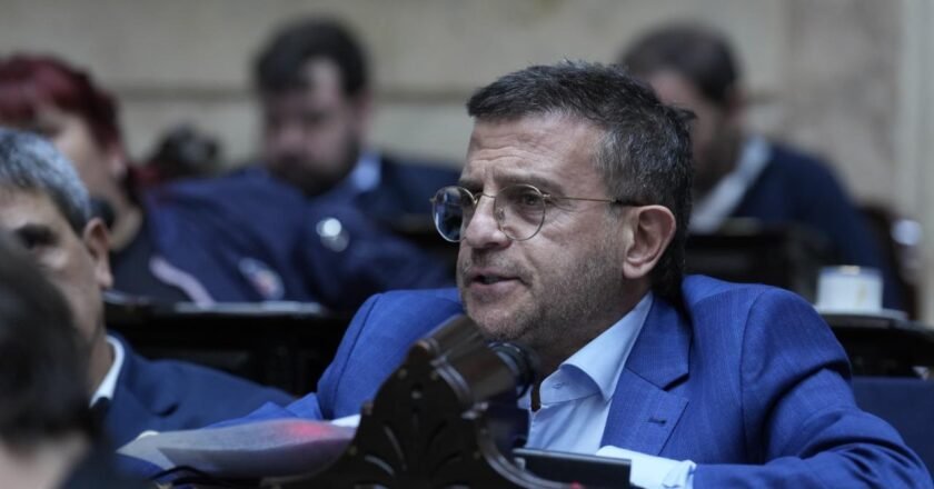 Carlos Cisneros cruzó al Gobierno por las privatizaciones y la Ley de Tierras: “El tiempo nos da la razón”