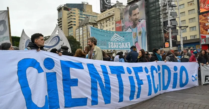 “Cientificidio” en Argentina: la comunidad científica movilizó en todo el país y advierte por un desmantelamiento irreversible