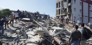 Terremoto en Colombia: desesperada búsqueda de niños atrapados en un hospital de Cali