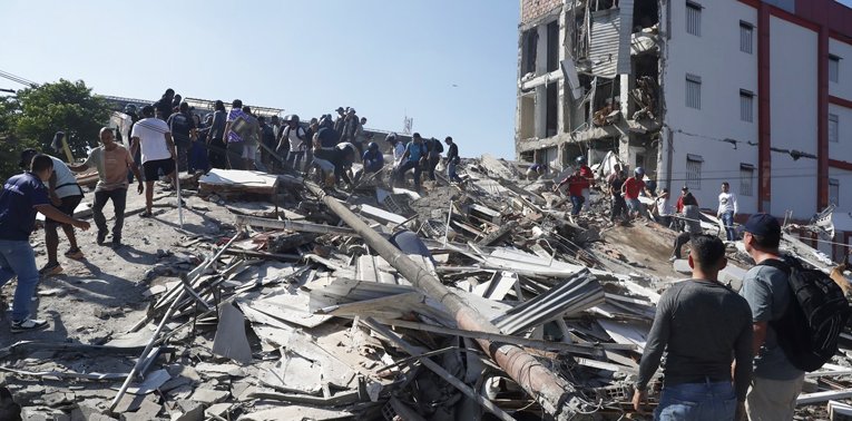 Terremoto en Colombia: desesperada búsqueda de niños atrapados en un hospital de Cali