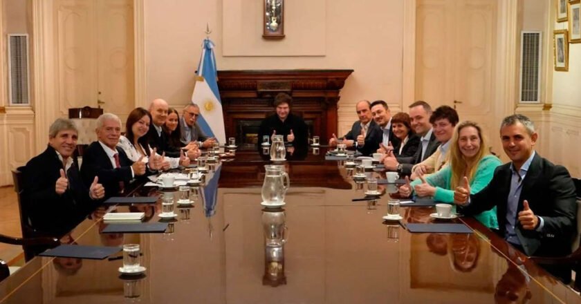 El Gobierno vuelve a convocar a la mesa política para impulsar su agenda en el Congreso