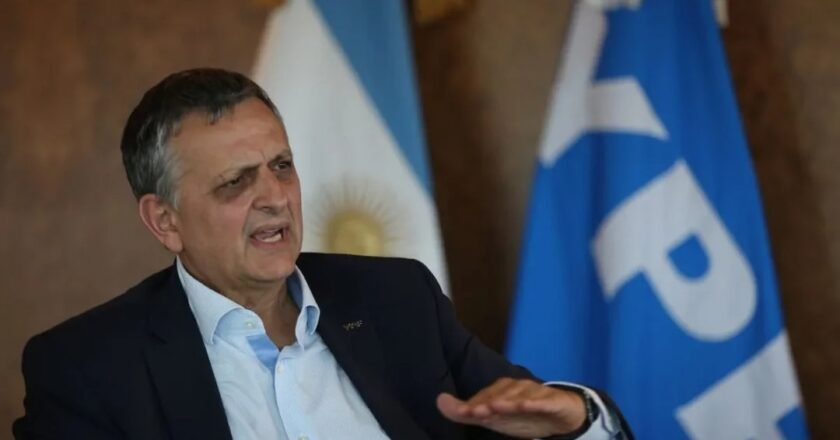 El presidente de YPF dijo que “se generarán 20.000 puestos de trabajo