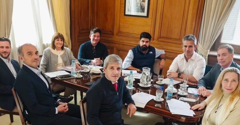 Sturzenegger se sumó a la mesa política para reordenar la agenda legislativa