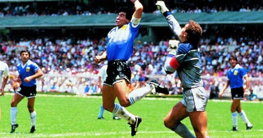 La pelota de “La Mano de Dios” se subastó en USD 3,35 millones