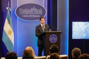Ravier confirmó que Oria reemplazó a Caputo al frente de la comunicación de Milei, pero luego se desmintió a sí mismo