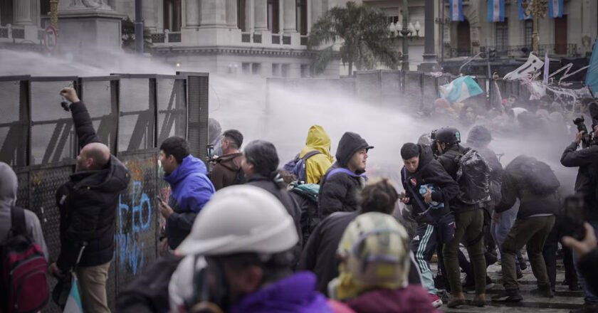 Elecciones 2027: el desencanto social y la caída en las encuestas adelantan el clima político