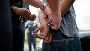 Una jueza porteña declaró inconstitucional la baja de la edad de punibilidad y sobreseyó a un menor de 14 años