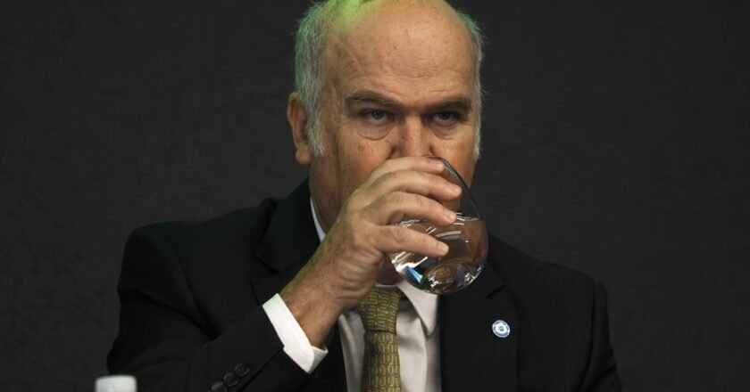 El Gobierno despidió a un funcionario, le pagó $110 millones de indemnización y lo recontrató al día siguiente
