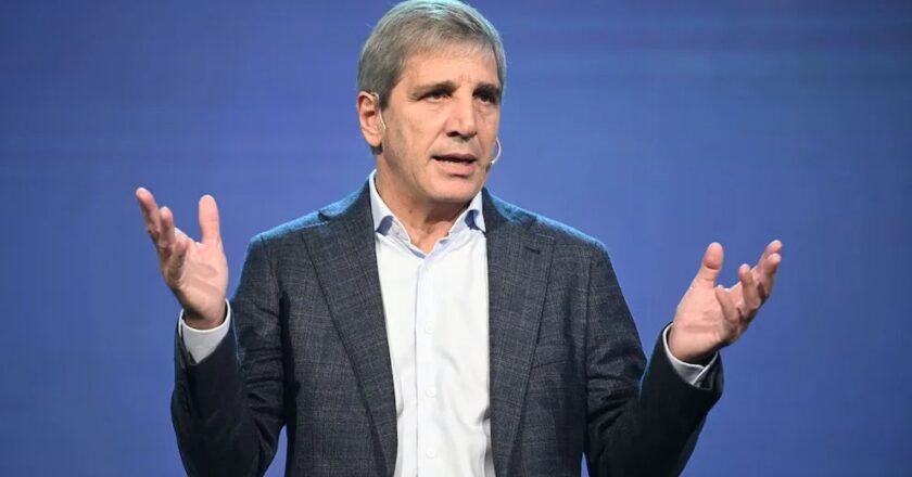 Caputo negó que el Gobierno prepare un “plan platita” para impulsar la economía