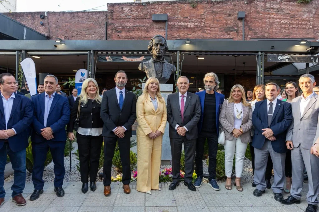 Inauguraron el Paseo “Alberdi IA”: un homenaje interactivo e histórico en pleno microcentro