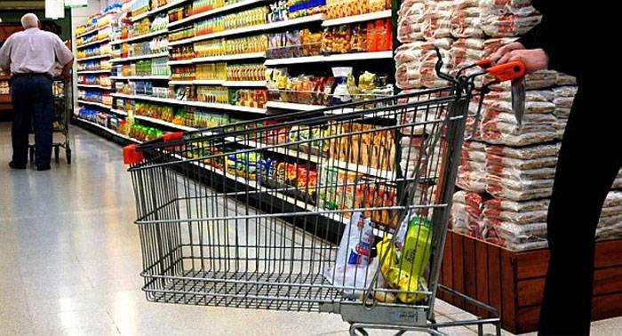 El consumo no levanta: las ventas minoristas retrocedieron casi 3% en un mes