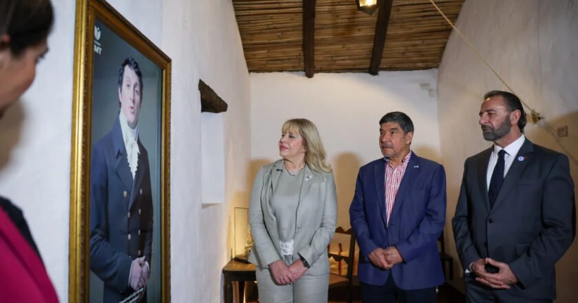 Chahla inauguró un espacio interactivo de inteligencia artificial en la Casa Belgraniana