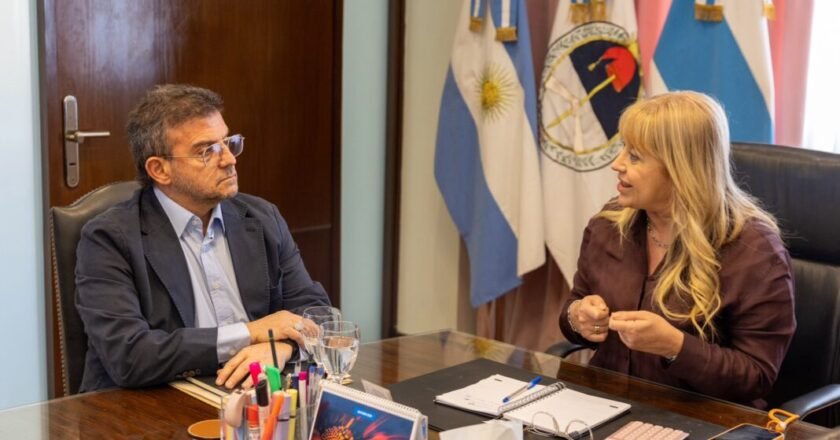 Rossana Chahla recibió al diputado Carlos Cisneros para analizar proyectos de la gestión municipal