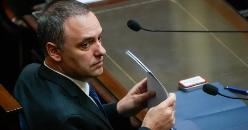 La fiscalía pone en duda las explicaciones patrimoniales de Adorni y pide peritar sus billeteras cripto