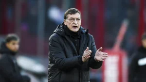 Falcioni prepara cambios en el equipo para enfrentar a Aldosivi