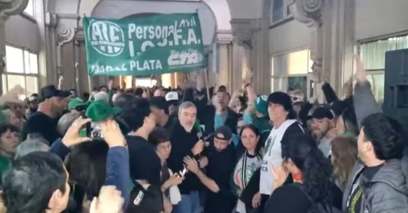 Renunció el titular nacional de la obra social de los militares y ATE tomó el edificio