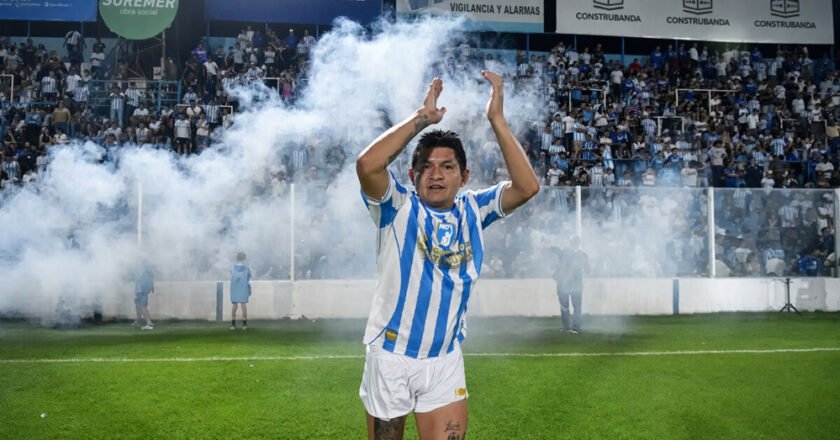 La noche especial del Pulga Rodríguez: miles de hinchas despidieron al ídolo de Atlético Tucumán