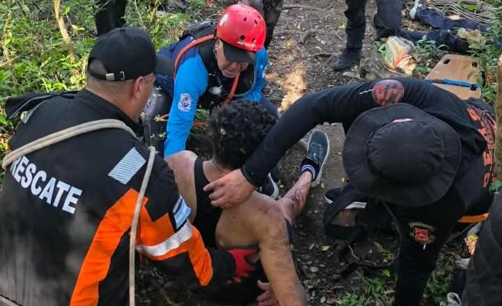 Rescataron a un hombre que sufrió politraumatismos tras caer en la zona de la Cascada de Aguas Chiquitas